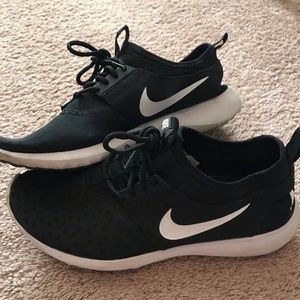 Nike tennis shoes